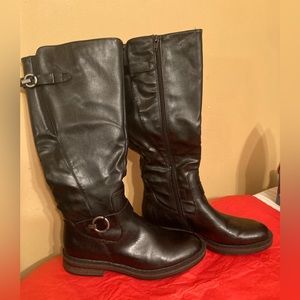 Bare traps brand black high boot low heel size 8.5